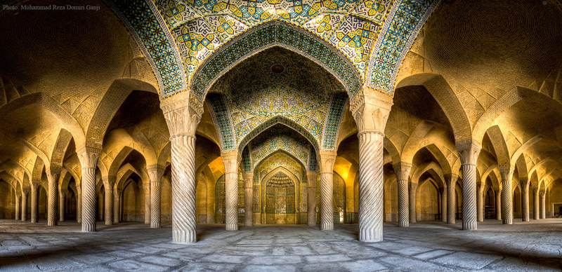 Illustration for article titled Extreme wide angle photos turn mosques into beautiful kaleidoscopes
